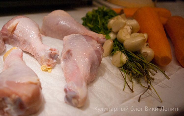 куриные ножки в духовке с морковью и чесночным пюре