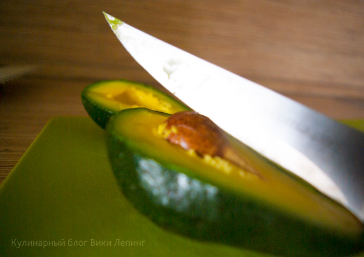 как быстро почистить и порезать авокадо