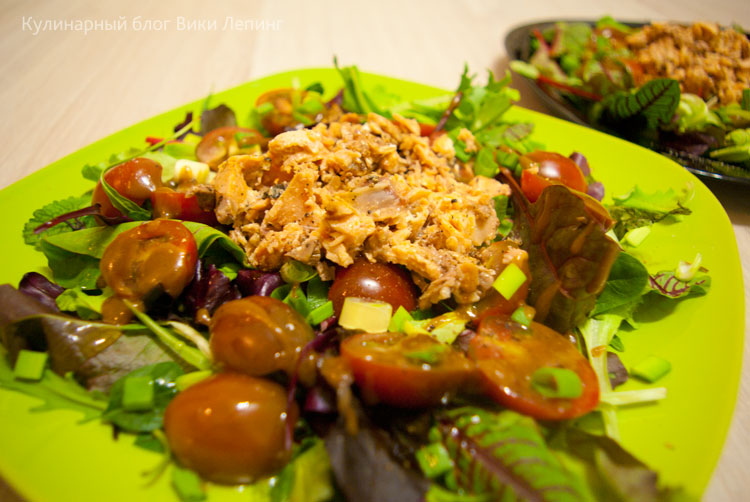 Салат с тунцом и помидорами Черри под соусом Винегрет. Пошаговый рецепт с фото