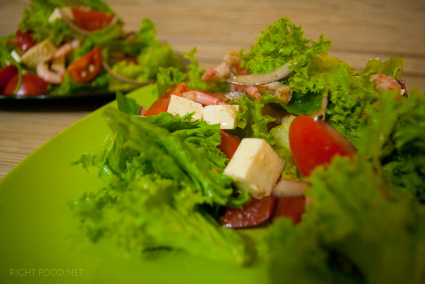 Легкий салат с креветками, помидорами Черри и сыром Моцарелла. Пошаговый рецепт с фото. Кулинарный блог Вики Лепинг