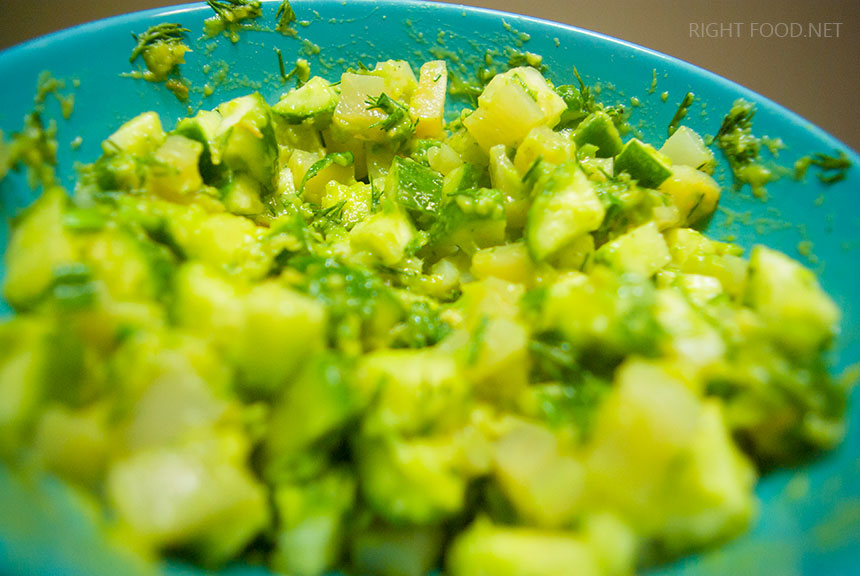 Вкусный салат с кальмарами, огурцом и авокадо: рецепт с фото пошаговый на Новый Год! Кулинарный блог Вики Лепинг