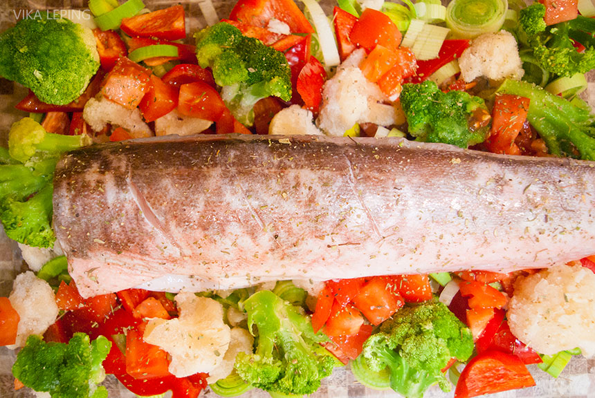 Запеченная рыба Кинг Клип на овощной подушке: рецепт европейской кухни