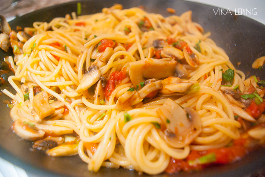 Паста с шампиньонами и помидорами: рецепт итальянской кухни