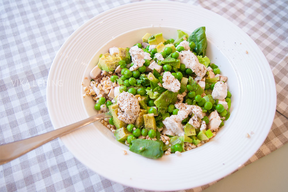 Сыроедческий салат с зеленой гречкой: рецепт сытного блюда