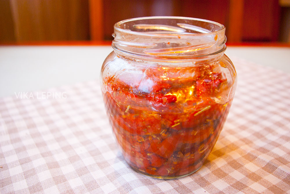 Как замариновать вяленые помидоры | Рецепт с фото