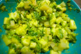 Вкусный салат с кальмарами, огурцом и авокадо: рецепт на Новый Год!