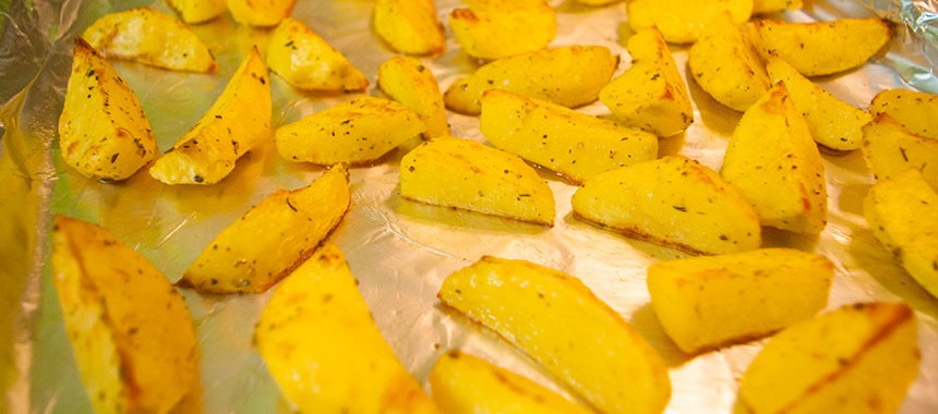 Картошка по-деревенски: запеченные картофельные дольки