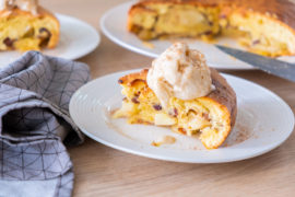 Простая Шарлотка или быстрый пирог с яблоками - самый уютный рецепт осени