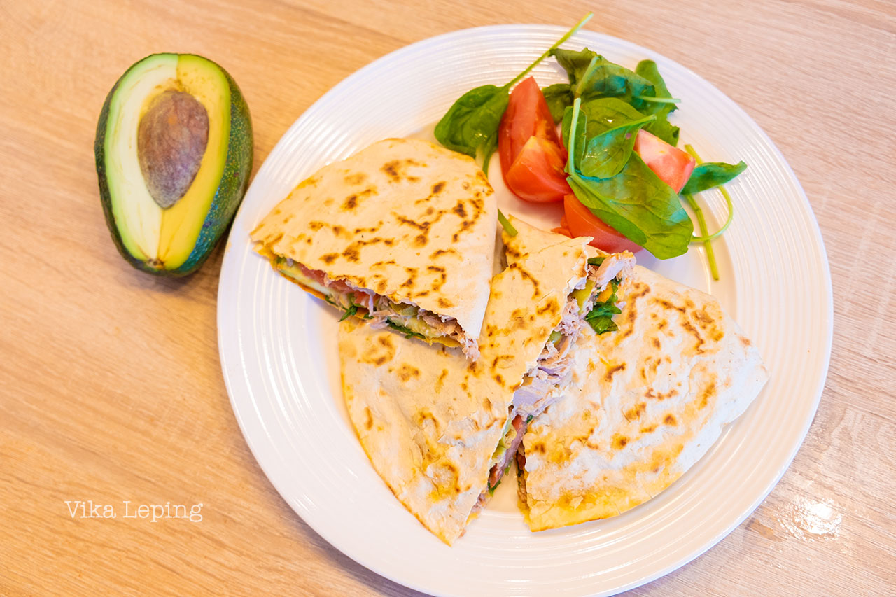 Овощная Кесадилья с сыром, тунцом и яйцом - рецепт самого вкусного завтрака