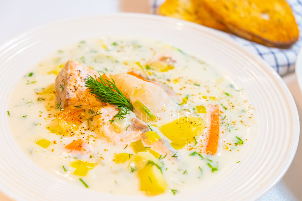 Норвезький і фінський рибний суп з червоної риби з креветками та вершками - покроковий рецепт з фото і відео 