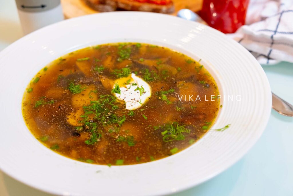 Грибна юшка або суп з грибів: рецепт карпатської української кухні